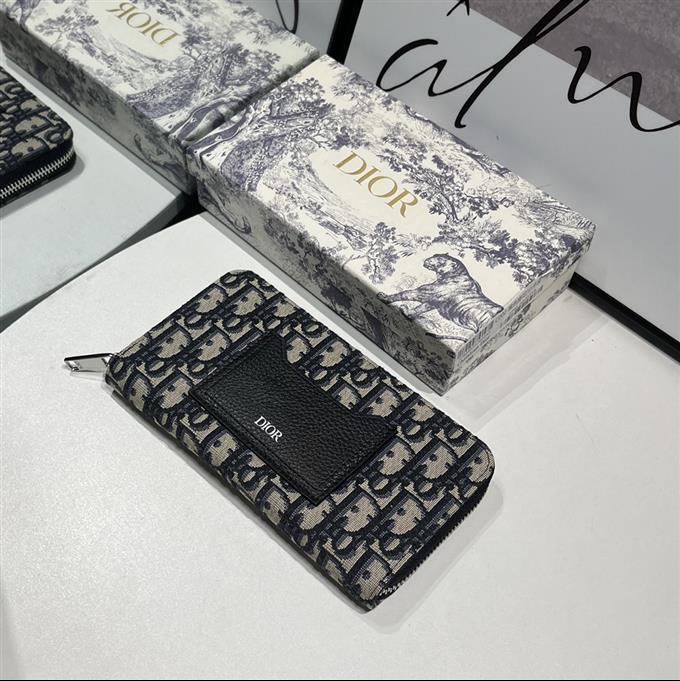 2025228Y 220P182144261